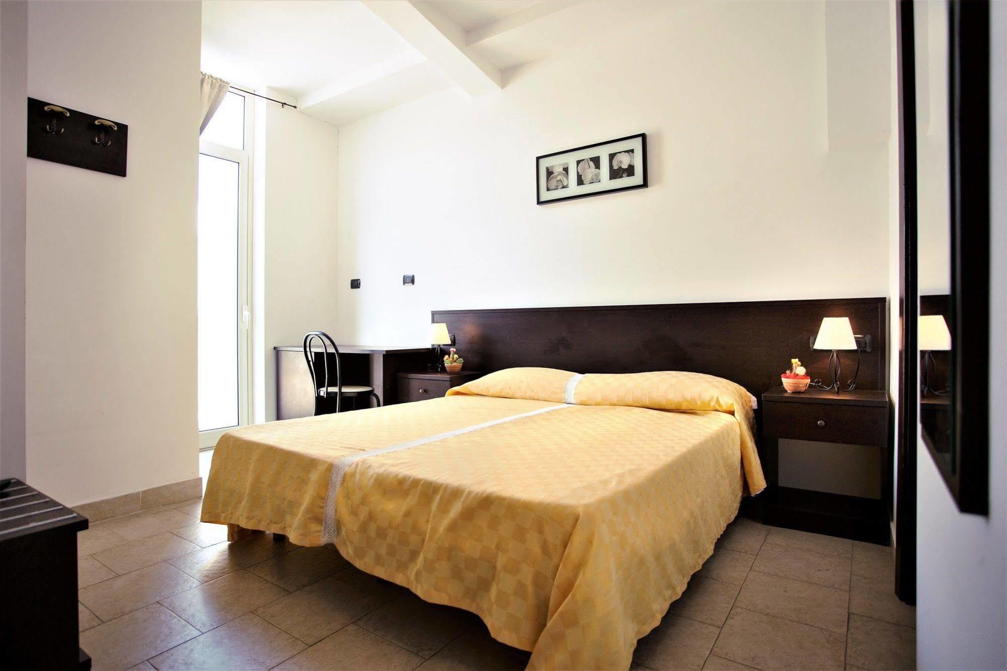 Hotel Marabel Sant'Alessio Siculo Eksteriør billede